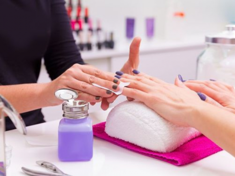 Curso de TECNICA/O EN MANICURIA Y BELLEZA DE PIES